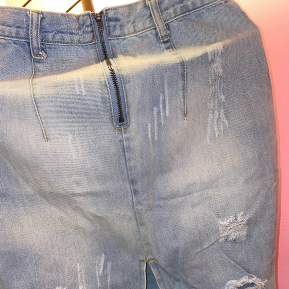 Distressed denim skirt - Picture 2 of 3